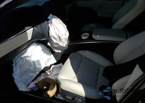 2022 Tesla Model S z USA, uszkodzony, nr VIN 5YJSA1E58NF473024